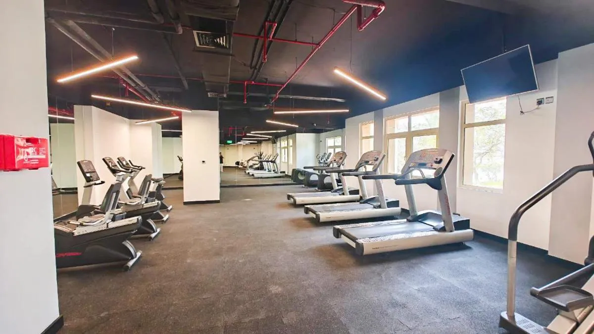 ⁨Free housekeeping visits during your stay - StayShort - 2 Bed in Palm Jumeirah Sleeps 4 with Beach Access⁩ — صورة 5