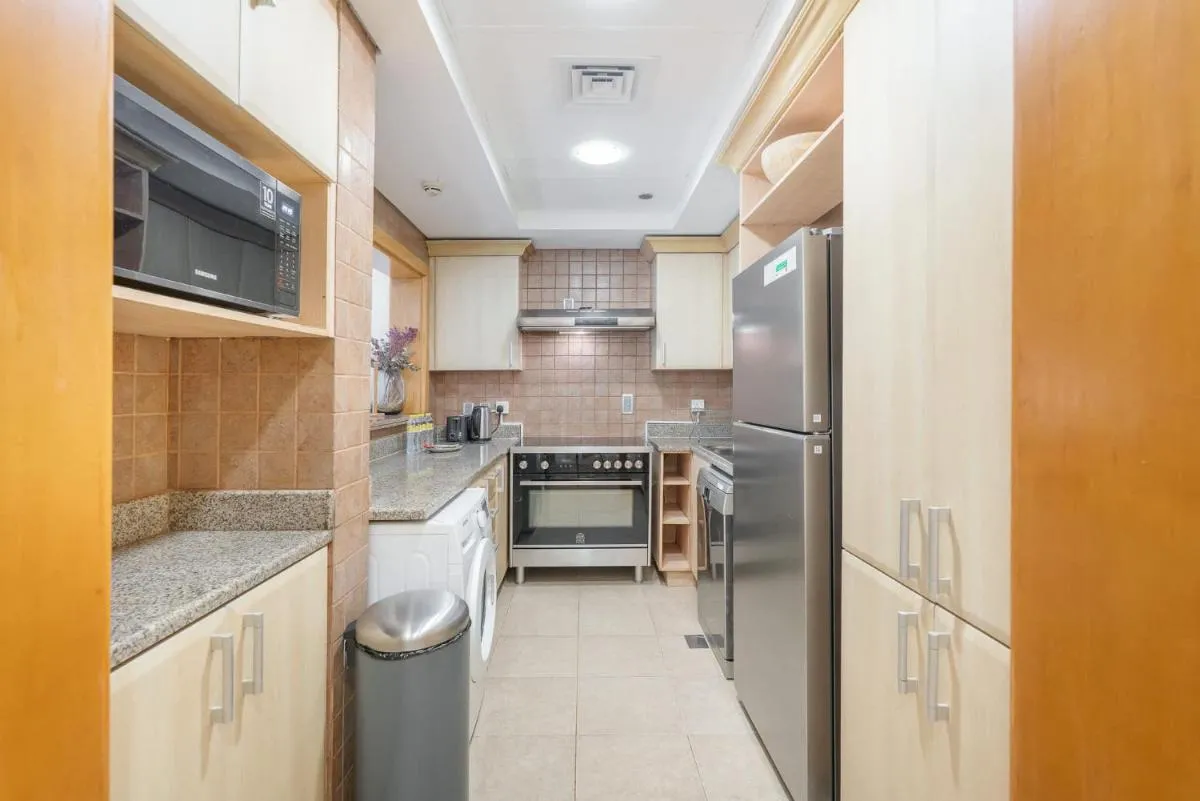 ⁨Free housekeeping visits during your stay - StayShort - 2 Bed in Palm Jumeirah Sleeps 4 with Beach Access⁩ — صورة 9