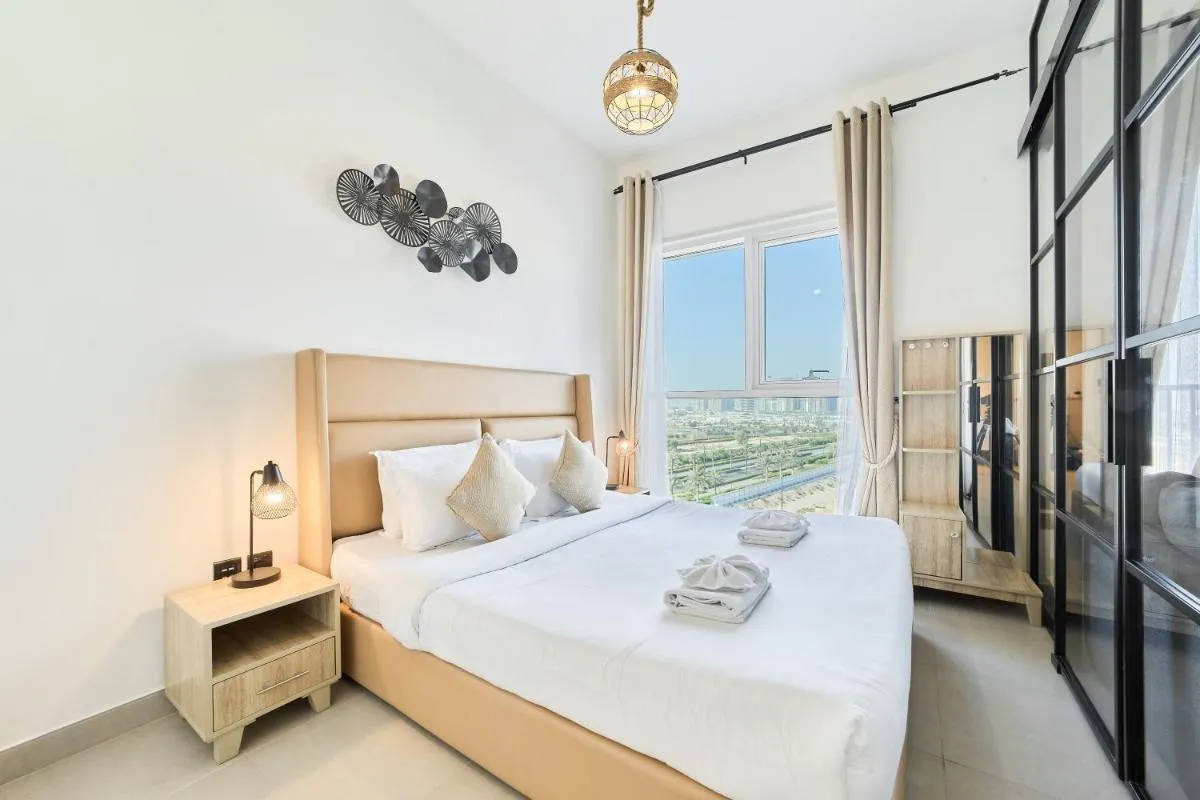 Chic 1BR With Balcony in Collective 2 Dubai Hills — صورة 2