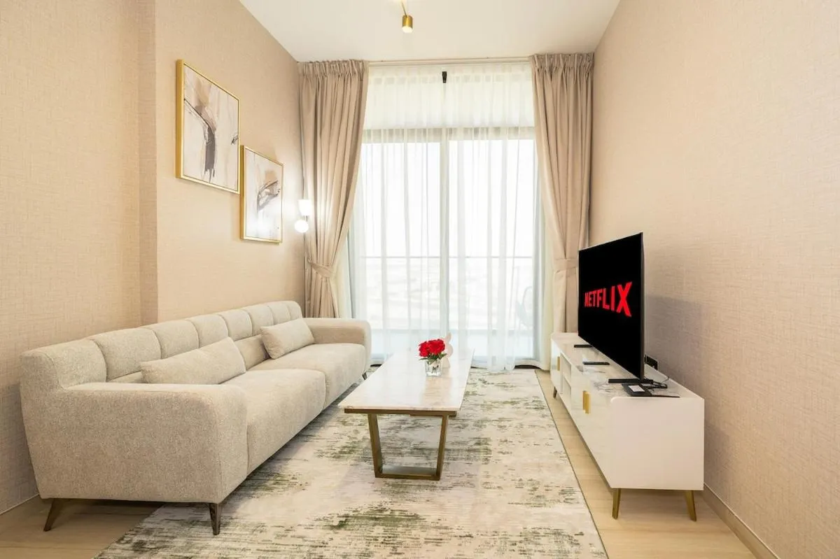 Stylish 1BR Apartment in Binghatti Luna JVC Dubai — صورة 2