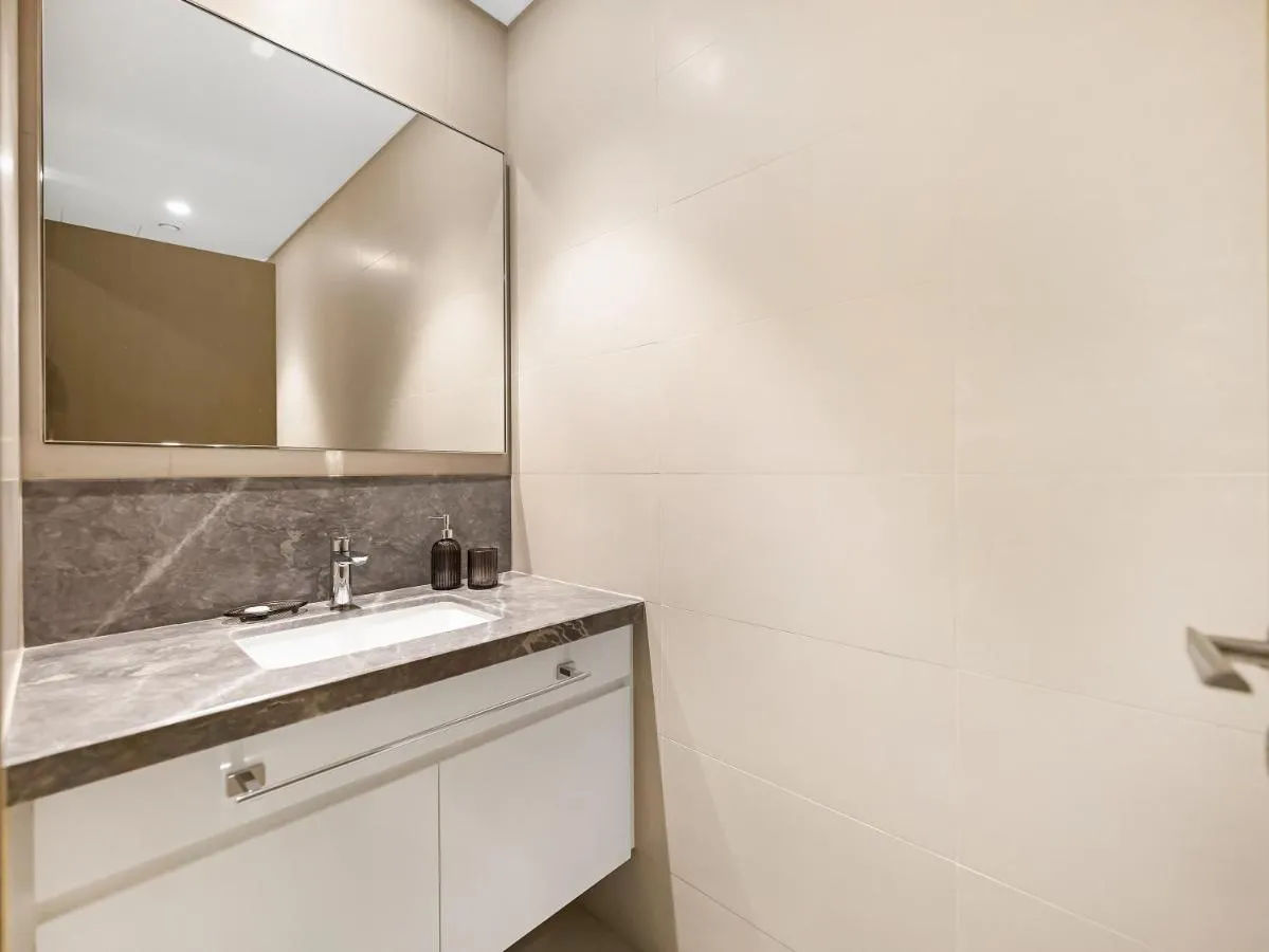 ⁨Chic 1BR in Downtown Dubai-Direct access to Dubai Mall⁩ — صورة 32