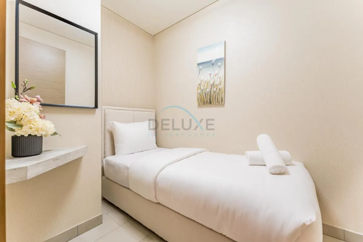 High Floor, Few Steps From Dubai Canal and Waterfront Promenade, Sobha Hartland Waves, Sobha Hartland by Deluxe Holiday Homes — صورة 2