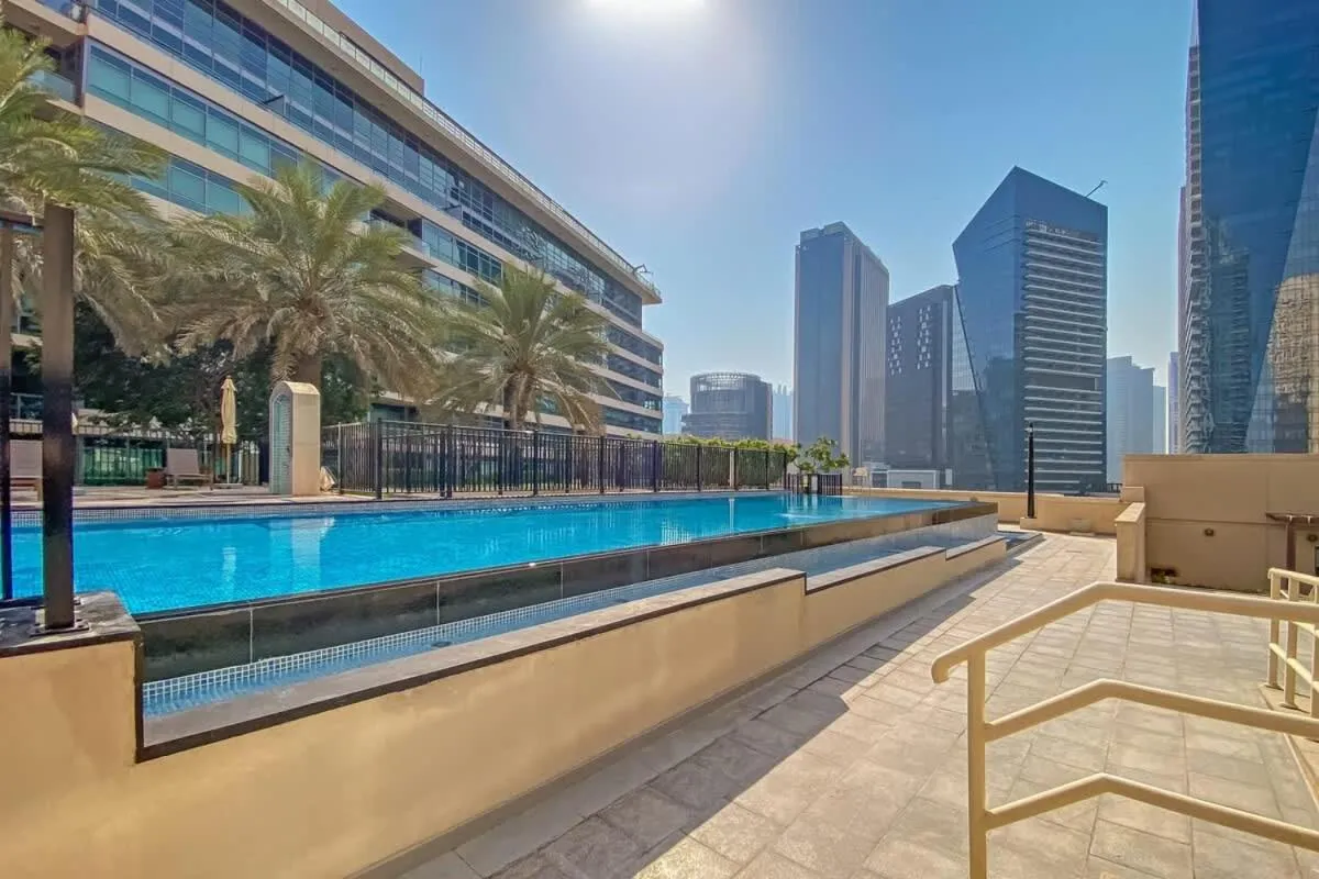 ⁨Free housekeeping visits during your stay - StayShort - Dubai Marina beautiful 1 bed that sleeps 4⁩ — صورة 3