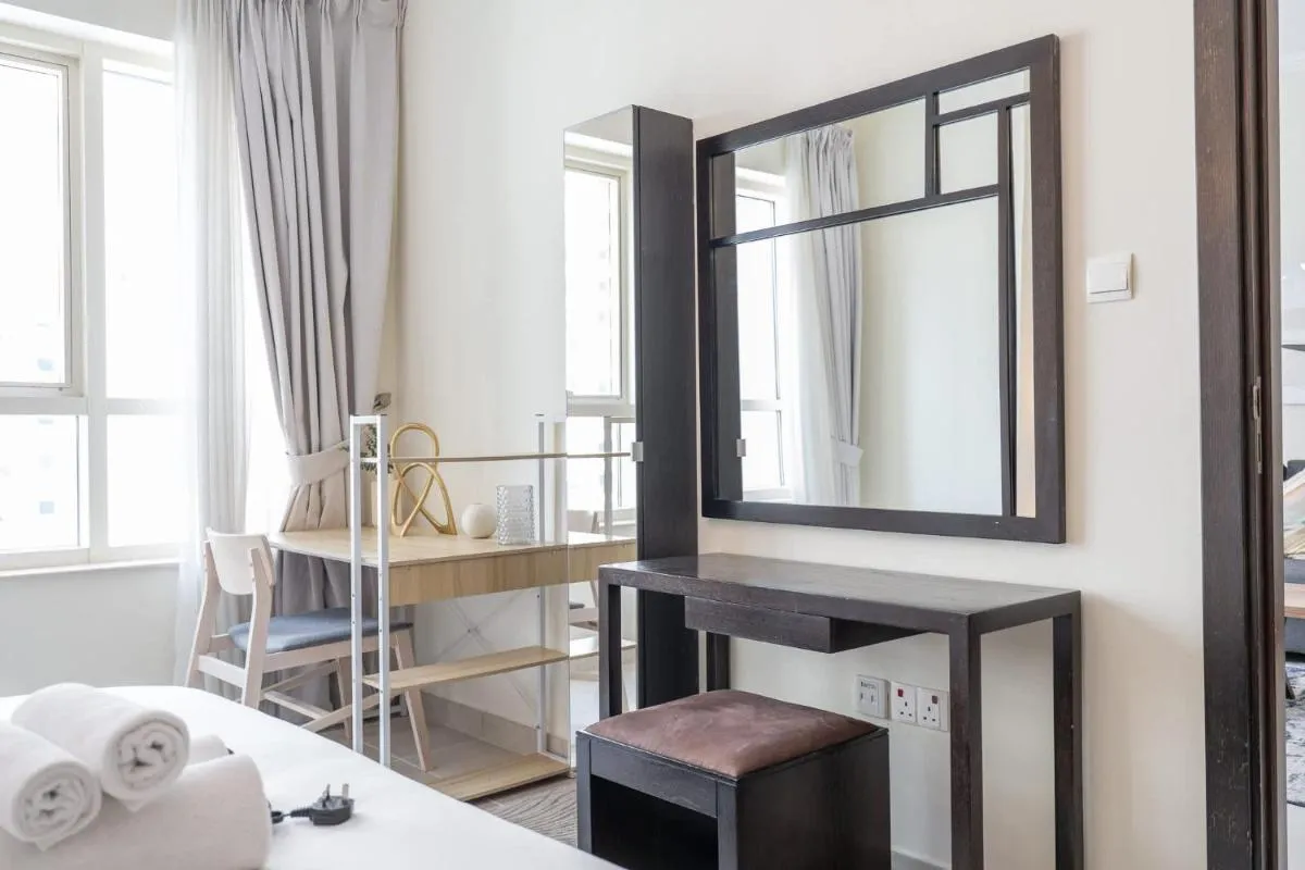 ⁨Free housekeeping visits during your stay - StayShort - Dubai Marina beautiful 1 bed that sleeps 4⁩ — صورة 16