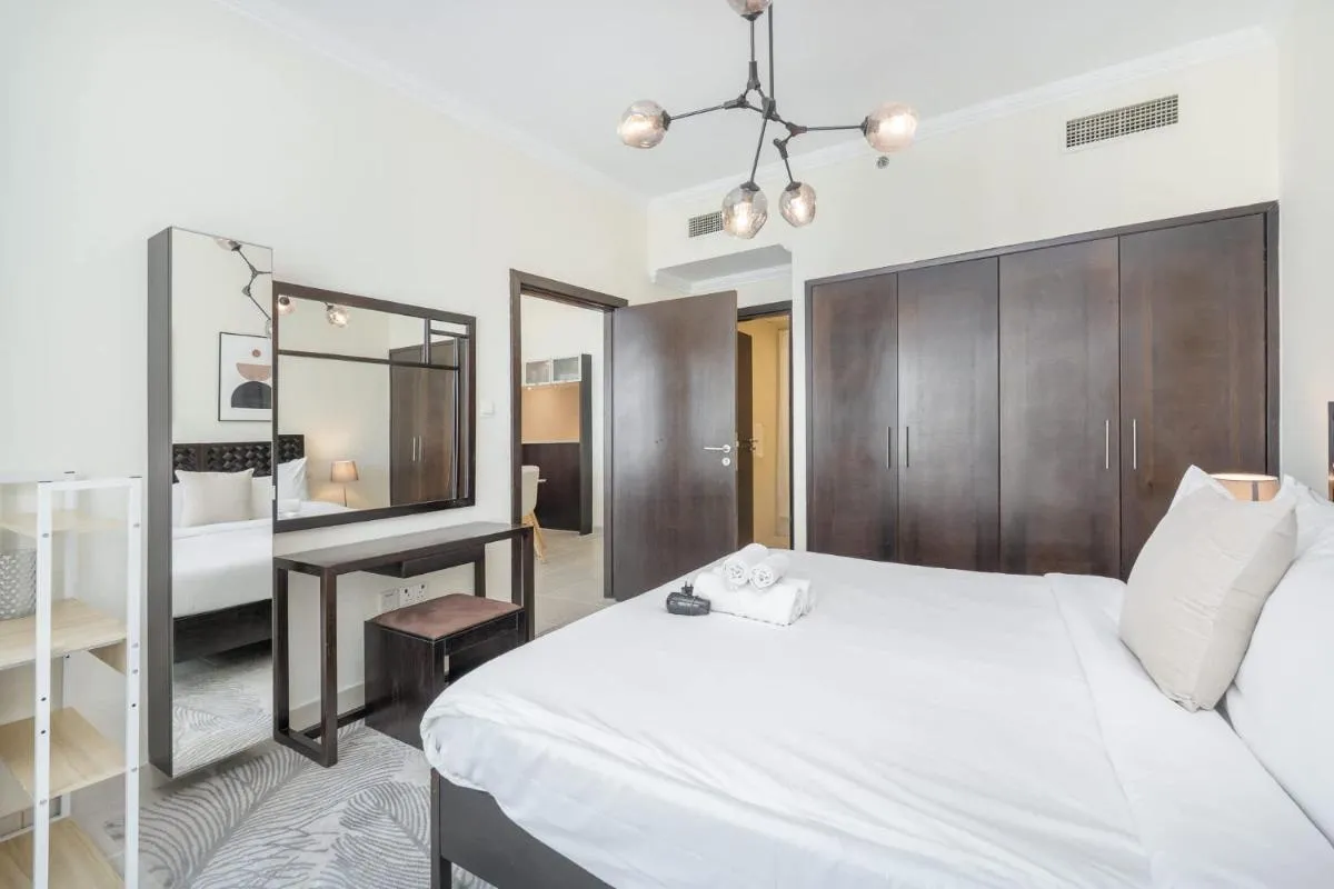⁨Free housekeeping visits during your stay - StayShort - Dubai Marina beautiful 1 bed that sleeps 4⁩ — صورة 14