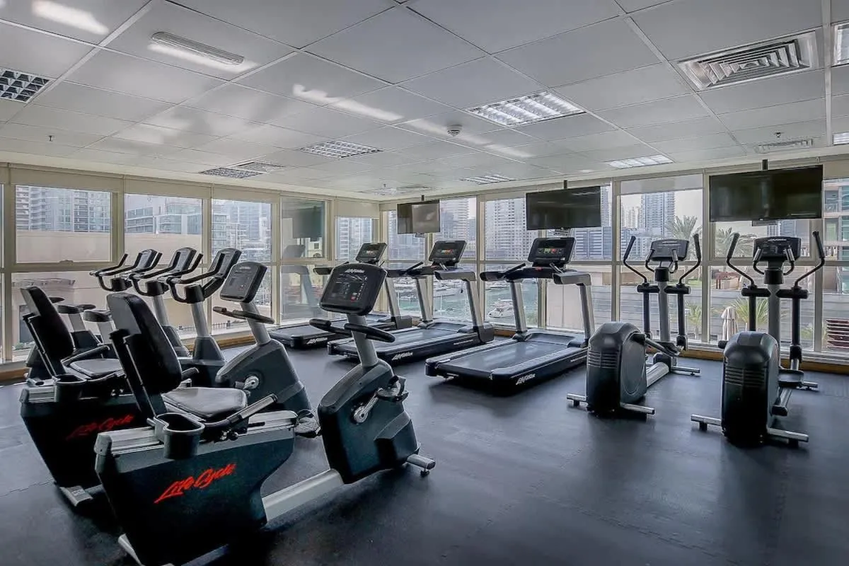 ⁨Free housekeeping visits during your stay - StayShort - Dubai Marina beautiful 1 bed that sleeps 4⁩ — صورة 21