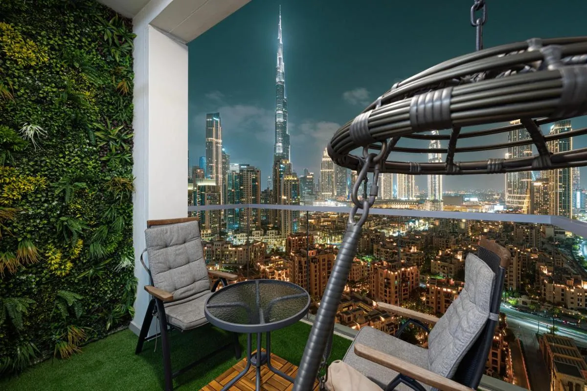 Luxury 2,5BR Burj Khalifa Views with Pool and Gym Access Near Dubai Mall — صورة 2