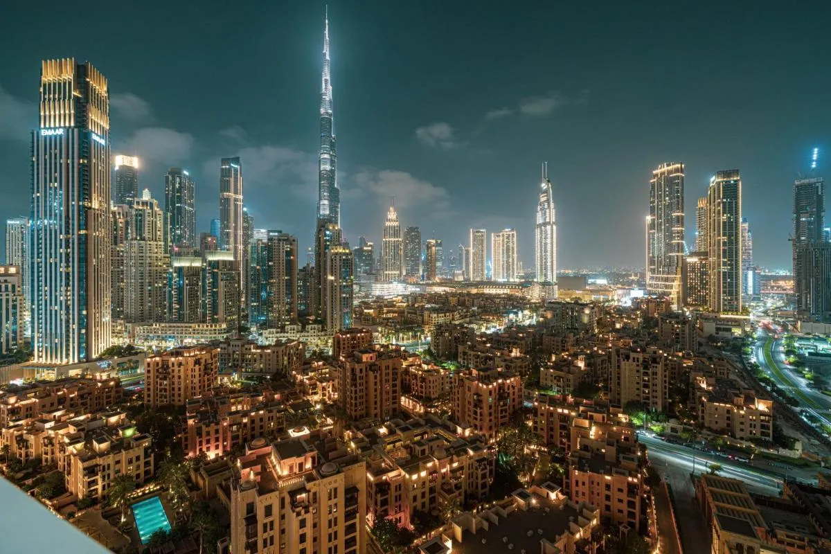 Luxury 2,5BR Burj Khalifa Views with Pool and Gym Access Near Dubai Mall — صورة 4
