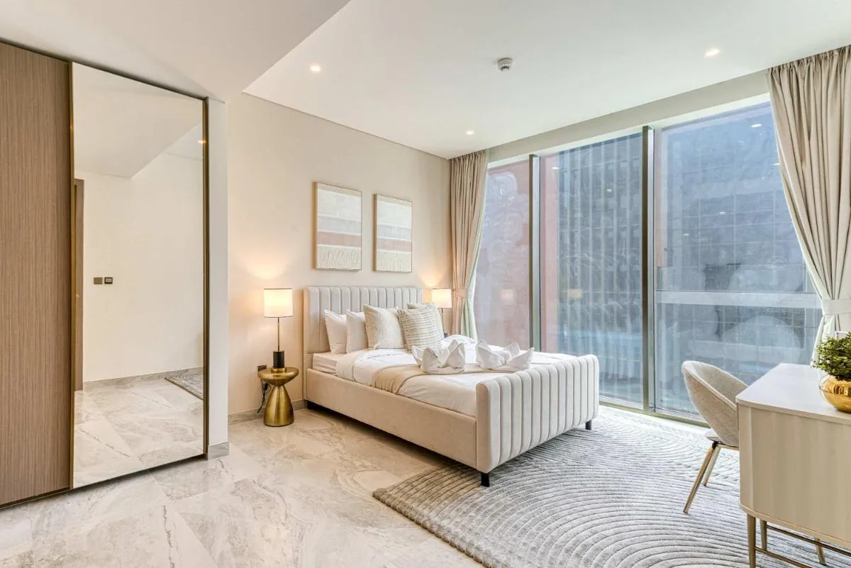 بفه - لافيسه 1بر ين ذا بينينسولا فيفي - دبي، الإمارات