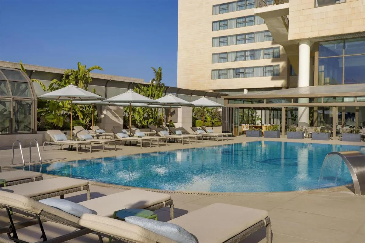 سيغنيا بي هيلتون — صورة 3