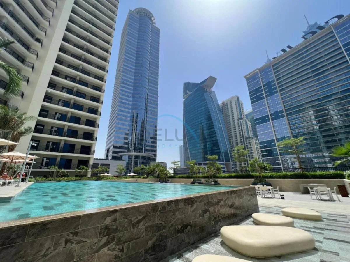 ⁨Facing the Dubai Water Canal 1BR, Minutes from Metro with Easy Downtown Access, Zada Tower, Business Bay by Deluxe Holiday Homes⁩ — صورة 25