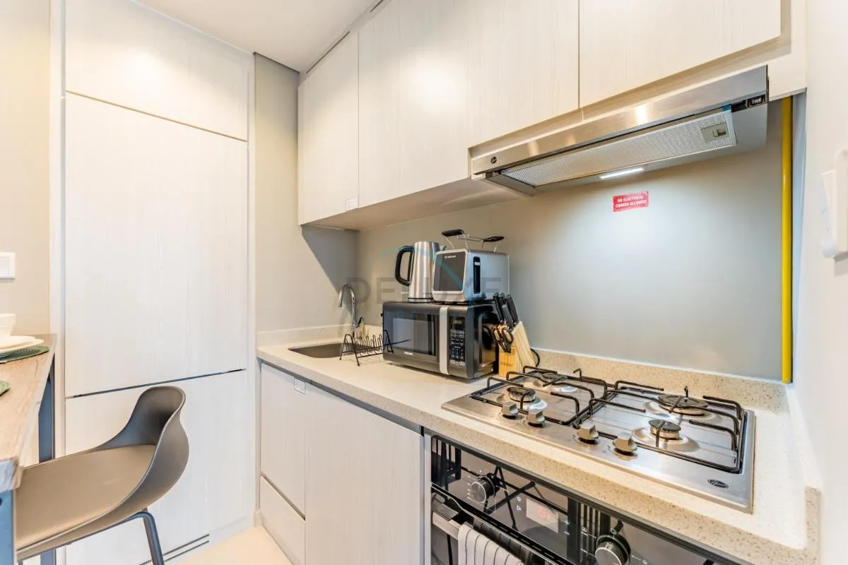 ⁨Facing the Dubai Water Canal 1BR, Minutes from Metro with Easy Downtown Access, Zada Tower, Business Bay by Deluxe Holiday Homes⁩ — صورة 10