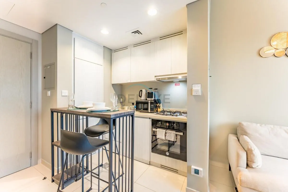 ⁨Facing the Dubai Water Canal 1BR, Minutes from Metro with Easy Downtown Access, Zada Tower, Business Bay by Deluxe Holiday Homes⁩ — صورة 11