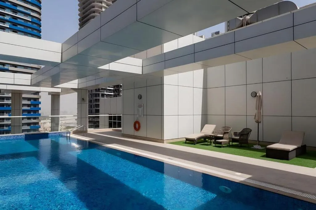 ⁨5 Min to Dubai Mall Lux Stay Tennis Court⁩ — صورة 35