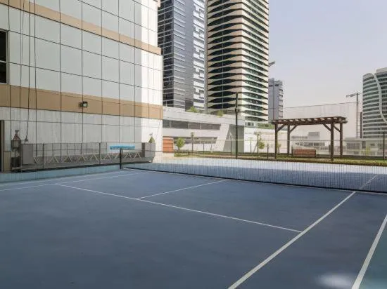 ⁨5 Min to Dubai Mall Lux Stay Tennis Court⁩ — صورة 42