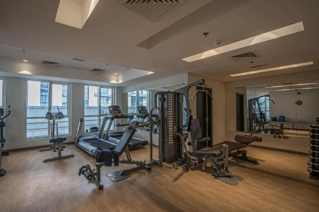 ⁨5 Min to Dubai Mall Lux Stay Tennis Court⁩ — صورة 38