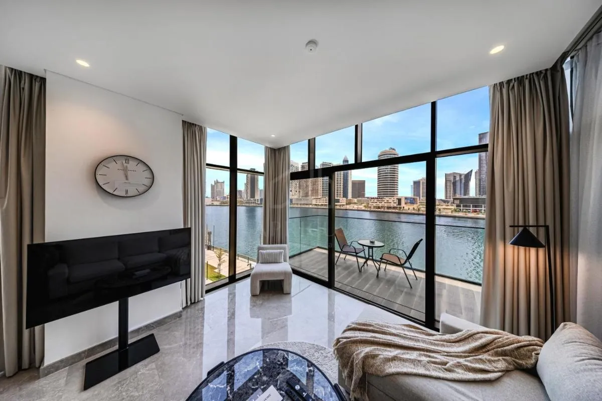 ذا بينينسولا فيفي 3بد دوبليكس ويته ليك فييو, فور 9 - دبي، الإمارات