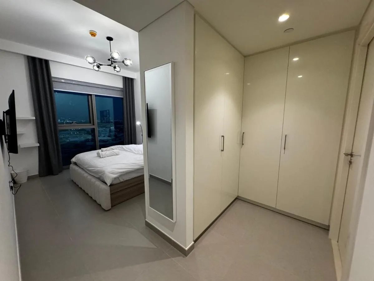 ⁨2min Walk to Dubai Mall - 2BR - Infinity Pool & Gym - Burj Khalifa⁩ — صورة 12