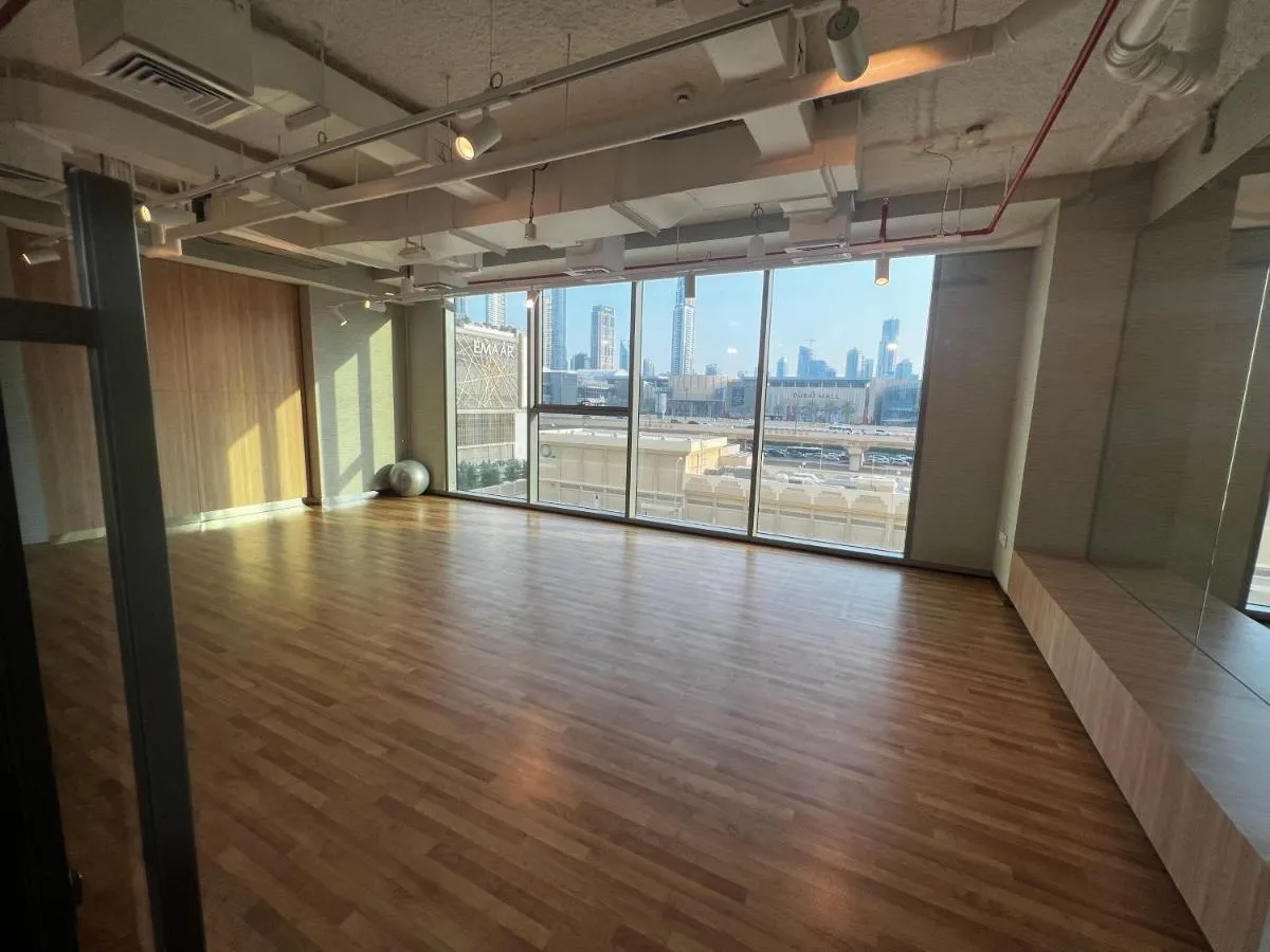 ⁨2min Walk to Dubai Mall - 2BR - Infinity Pool & Gym - Burj Khalifa⁩ — صورة 13