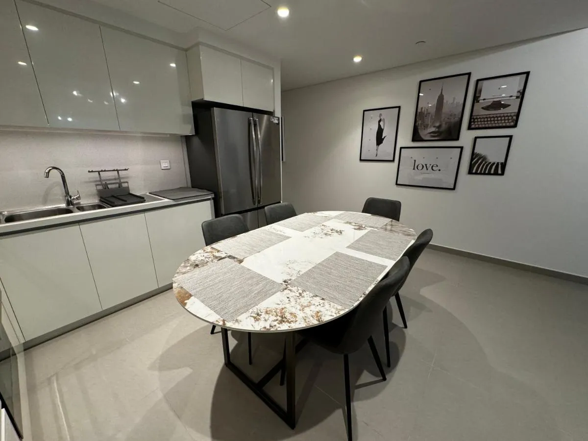 ⁨2min Walk to Dubai Mall - 2BR - Infinity Pool & Gym - Burj Khalifa⁩ — صورة 18