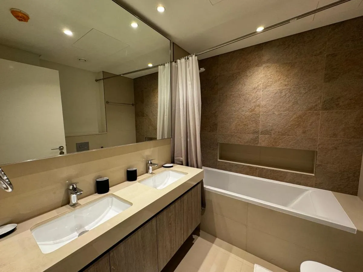 ⁨2min Walk to Dubai Mall - 2BR - Infinity Pool & Gym - Burj Khalifa⁩ — صورة 23