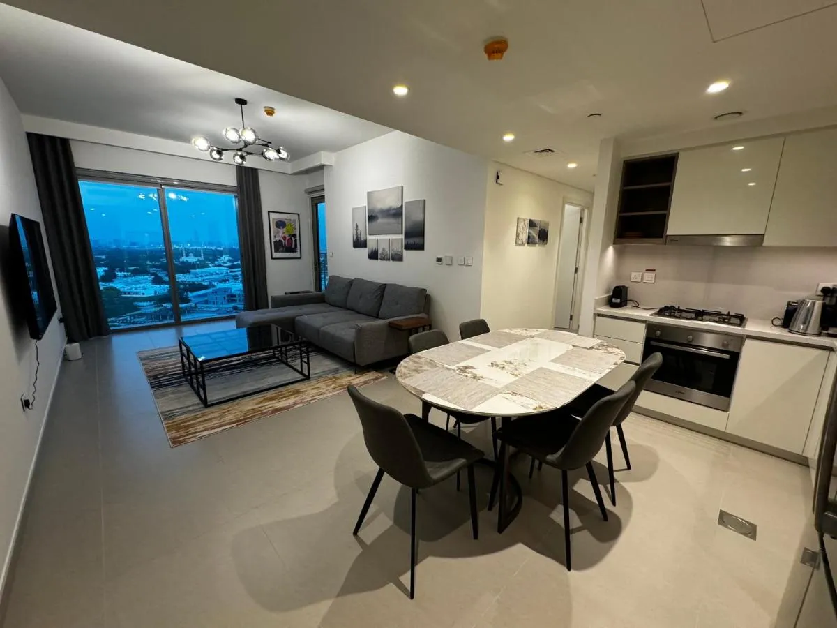 ⁨2min Walk to Dubai Mall - 2BR - Infinity Pool & Gym - Burj Khalifa⁩ — صورة 2