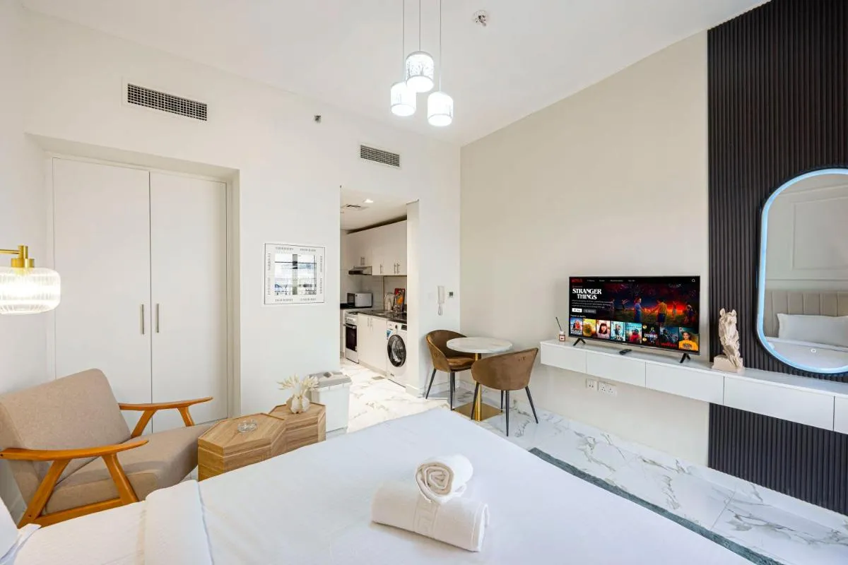 Luxurious Studio Near Dubailand Landmarks — صورة 4