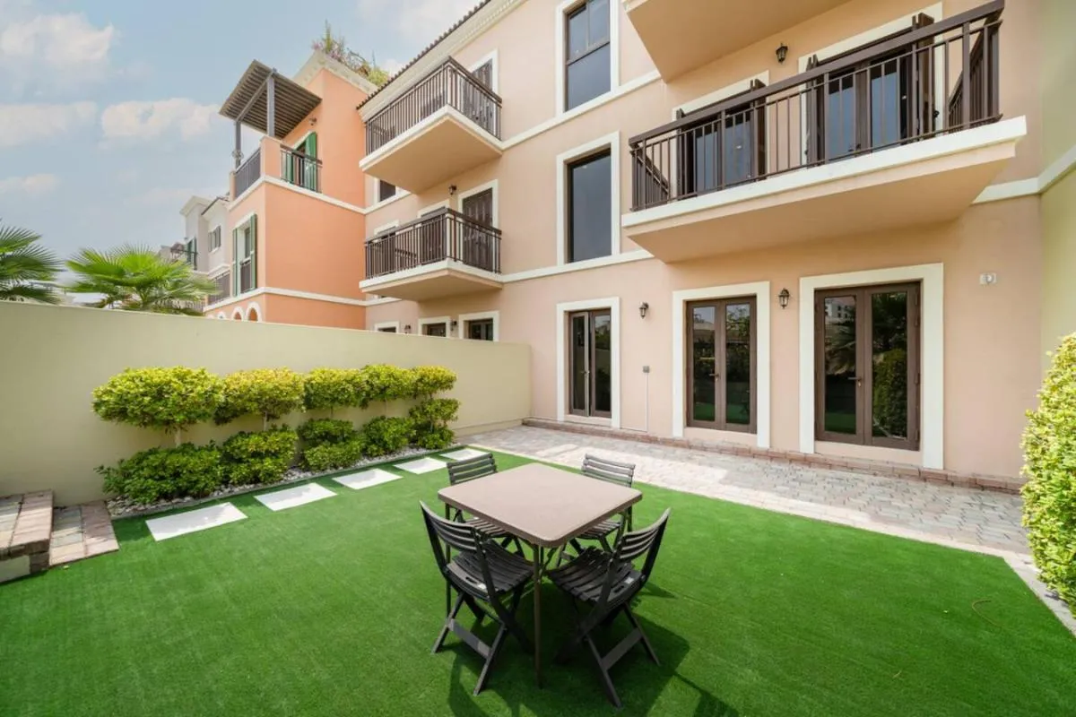 Prestige Jumeirah 4BR Villa with Rooftop and Private Garden - دبي، الإمارات