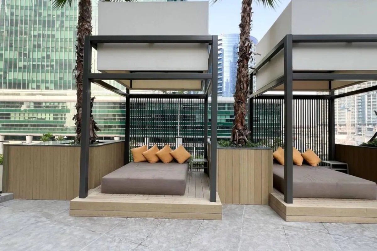 Waterfront 1 BR - Canal View - Fully Furnished - Business Bay - 15 Mins to Dubai Mall and Burj Khalifa — صورة 3