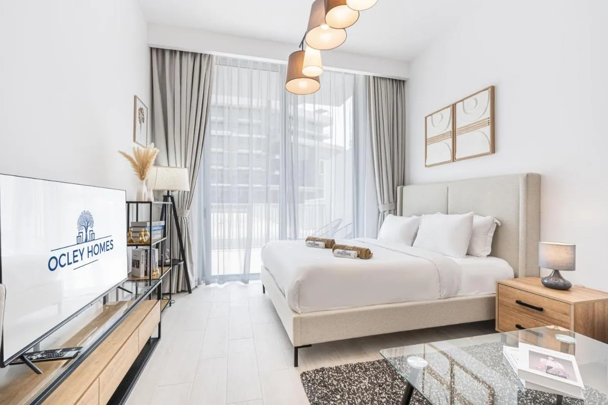 Bright Modern Studio in the Heart of JVC - دبي، الإمارات