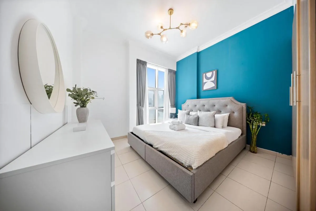 ⁨1Br Suit with Full Canal View - Down Town⁩ — صورة 2