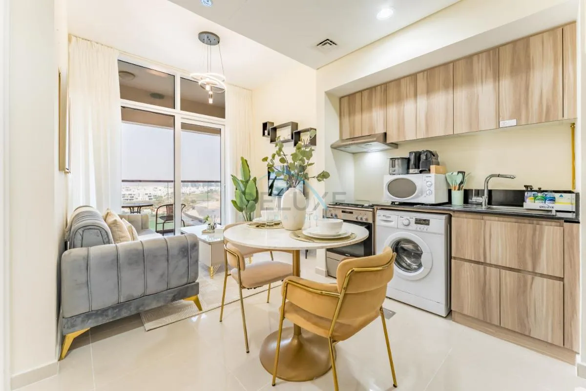 Conveniently Located Minutes from Dubai Hills Mall, Park, Golf Club, and Essential City Landmarks 1BR with Premium Facilities, Damac Hills Golf Vita A, Damac Hills 1 by Deluxe Holiday Homes — صورة 2