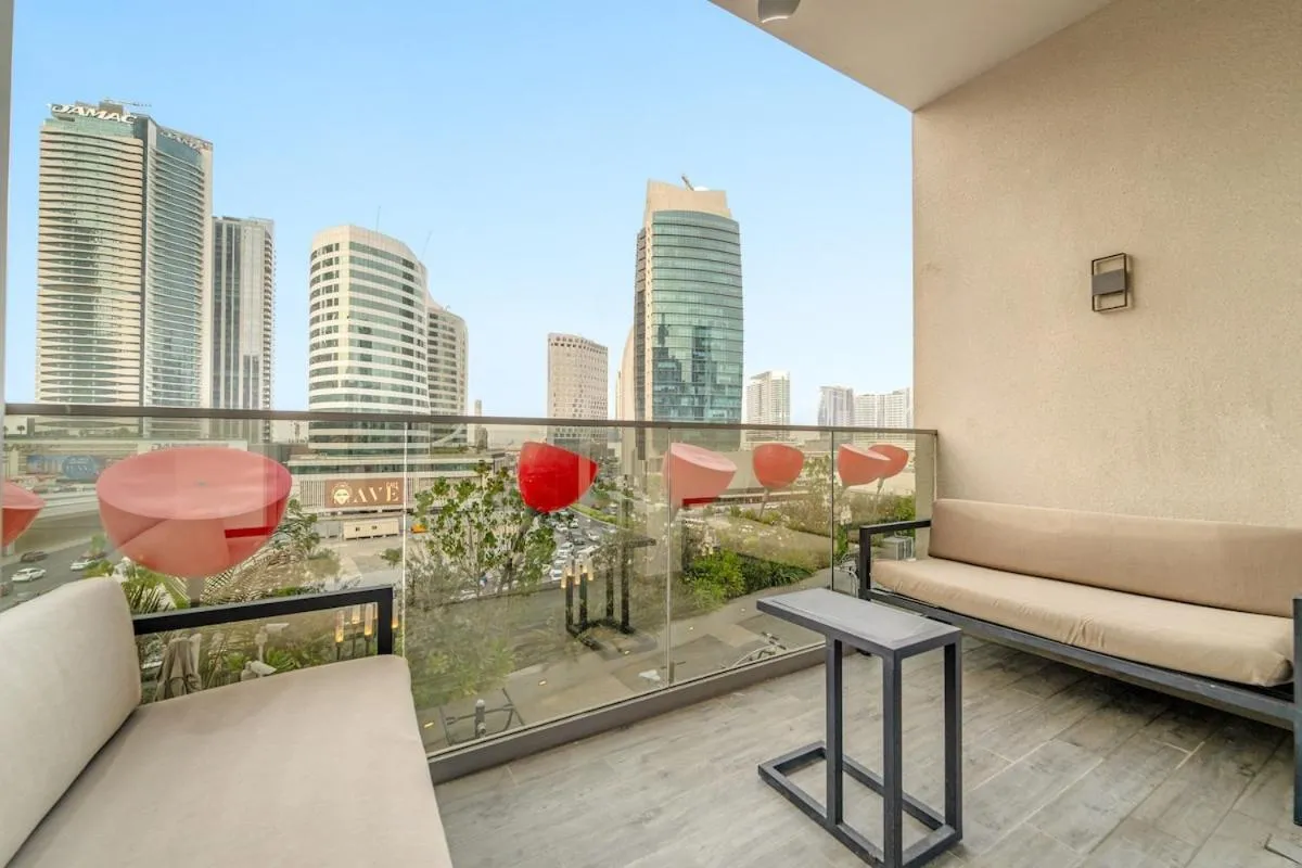 FIRST CLASS 2BR Pool View and near Dubai Mall — صورة 2
