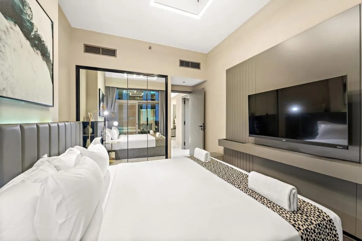 FIRST CLASS 2BR Pool View and near Dubai Mall — صورة 3