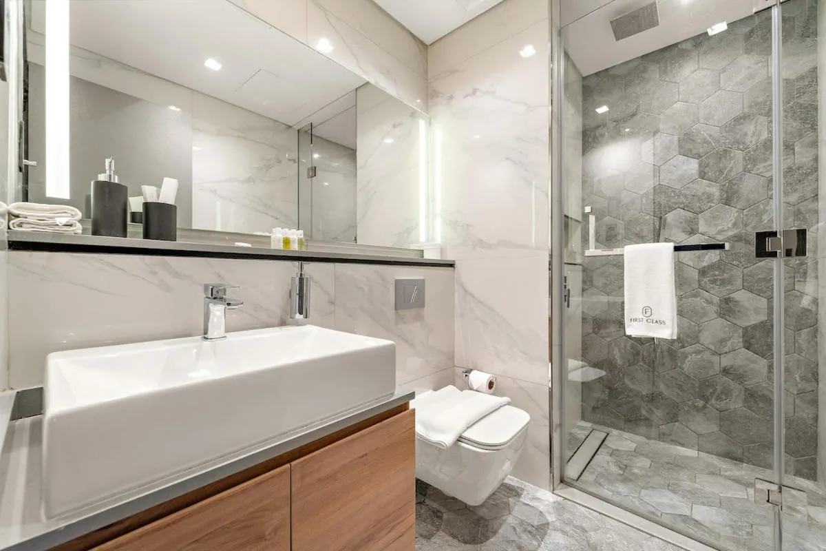 FIRST CLASS 2BR Pool View and near Dubai Mall — صورة 4