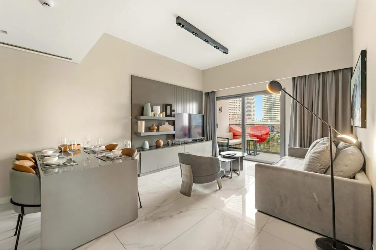⁨FIRST CLASS 2BR Pool View and near Dubai Mall⁩ — صورة 5