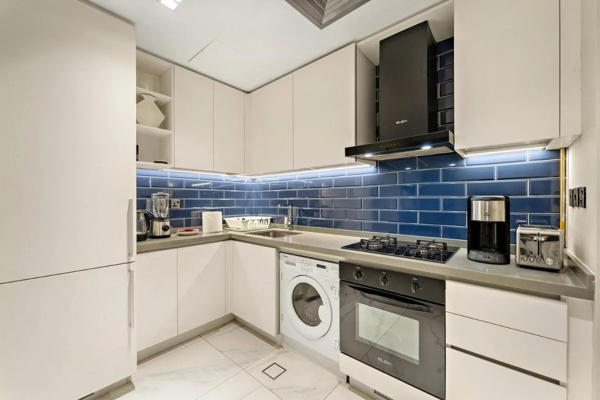 ⁨FIRST CLASS 2BR Pool View and near Dubai Mall⁩ — صورة 14