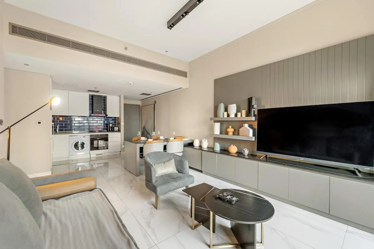 ⁨FIRST CLASS 2BR Pool View and near Dubai Mall⁩ — صورة 15