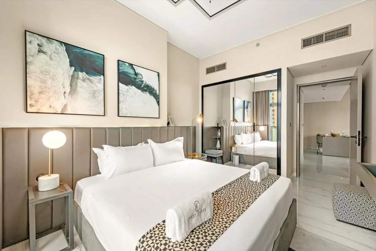⁨FIRST CLASS 2BR Pool View and near Dubai Mall⁩ — صورة 21