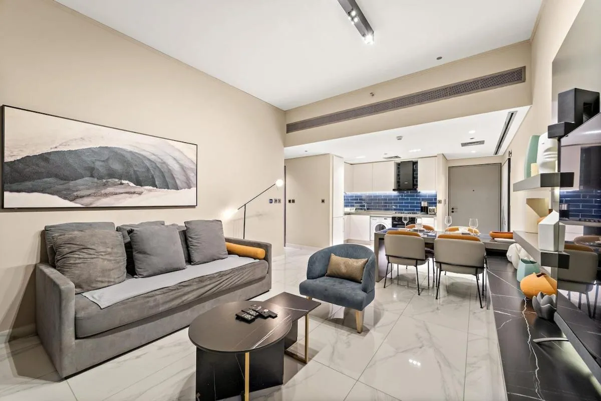 ⁨FIRST CLASS 2BR Pool View and near Dubai Mall⁩ — صورة 28