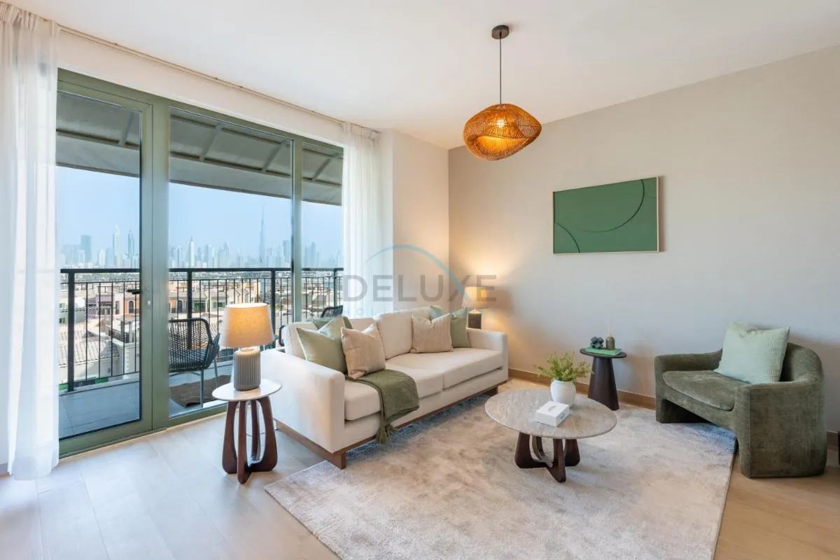 Urban Beachside 2BR with a Glimpse of Burj Khalifa, Near Jumeirah Beaches, Short Drive to Mercato Mall, La Sirene Building 4, Jumeirah by Deluxe Holiday Homes - دبي، الإمارات