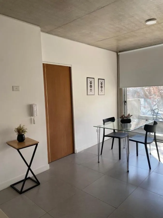 فيستاس نيكاس إن بالرمو هولليوود كون بيسكينا - بوينس آيرس، الأرجنتين