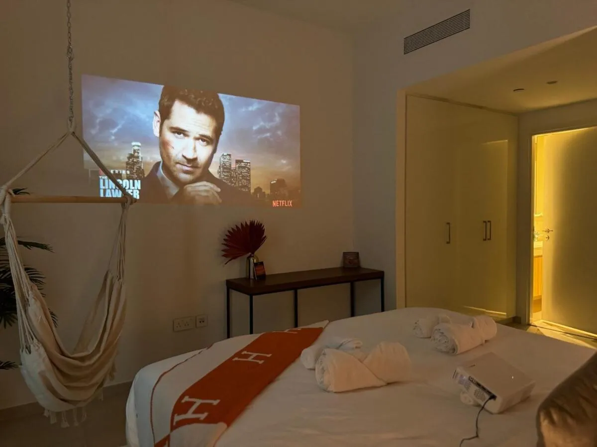 ⁨Stunning 2BR Dubai Mall Pool Gym Burj Khalifa⁩ — صورة 46