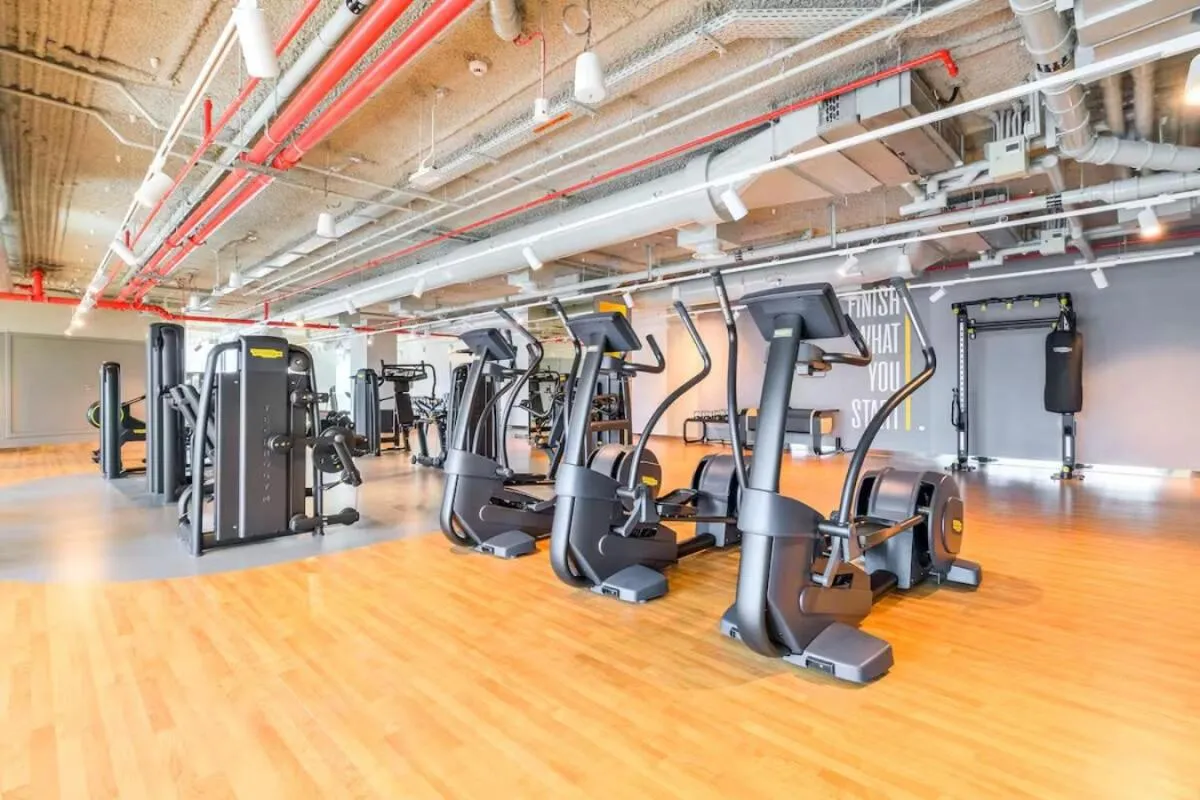 ⁨Stunning 2BR Dubai Mall Pool Gym Burj Khalifa⁩ — صورة 25