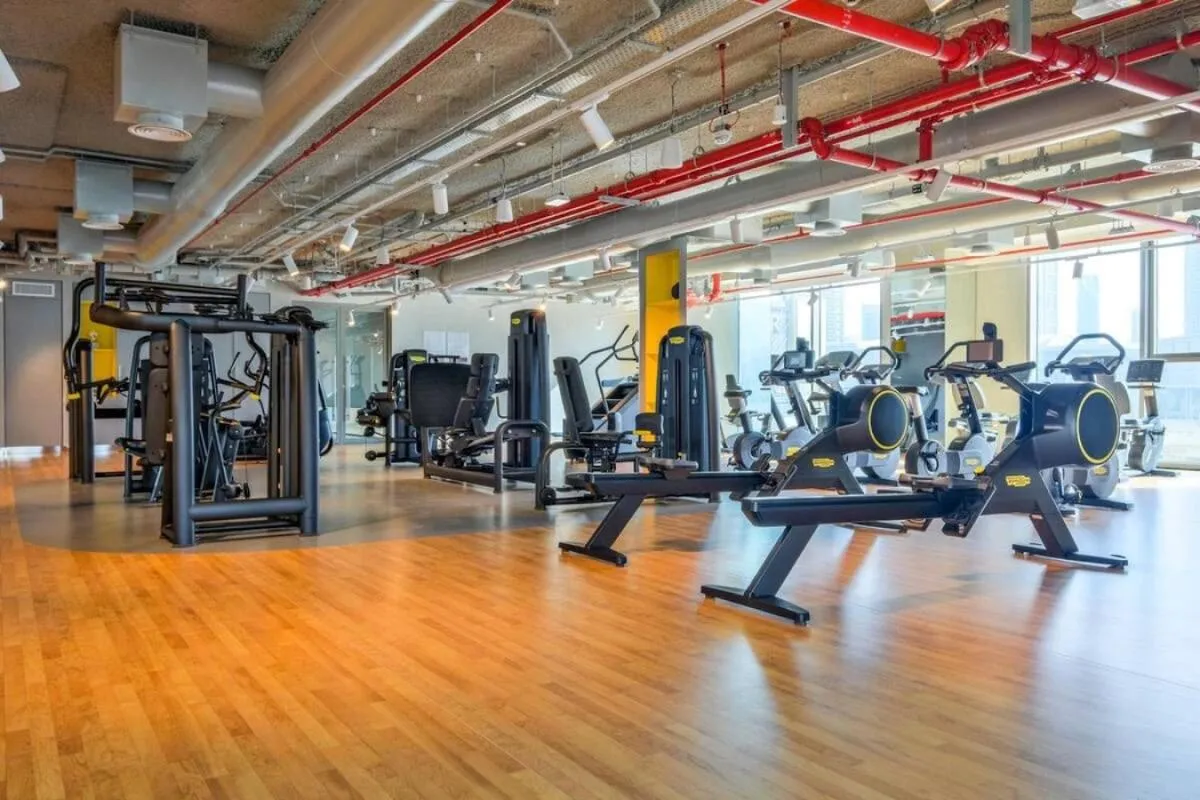 ⁨Stunning 2BR Dubai Mall Pool Gym Burj Khalifa⁩ — صورة 18