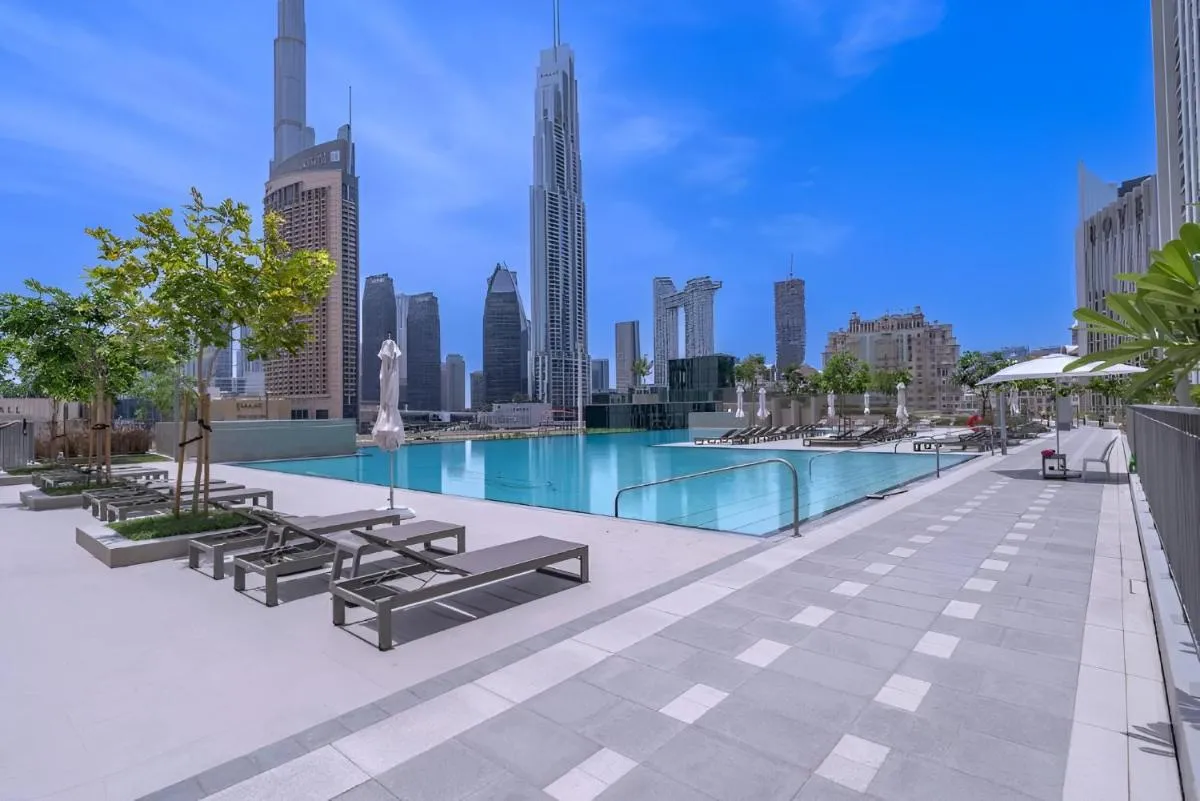 ⁨Dubai Mall Connection - Burj Views - Turf Balcony⁩ — صورة 31