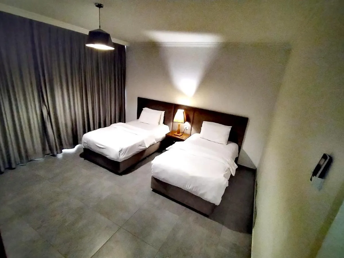 ⁨وايت هووسي سويتس⁩ — صورة 29