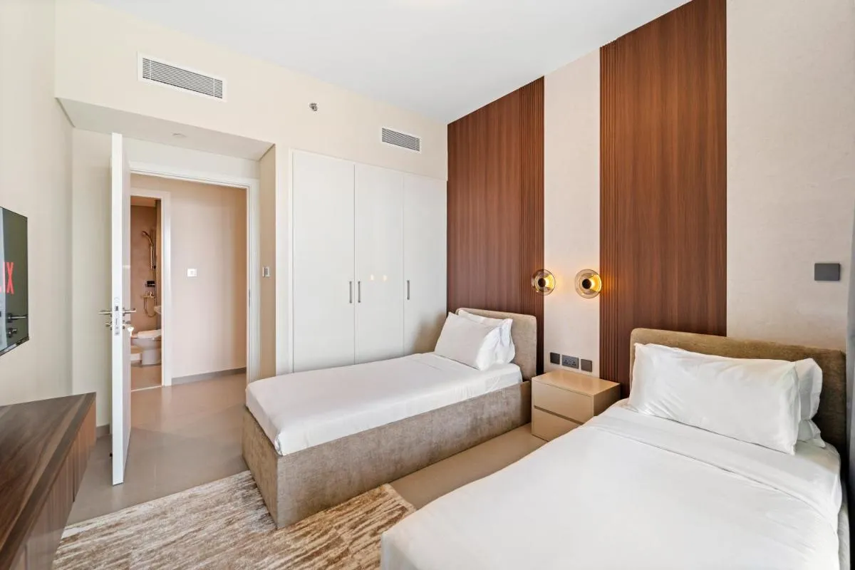 ⁨Luxury 4BR with full Burj Khalifa and Fountain View - 5Min to Dubai Mall⁩ — صورة 31