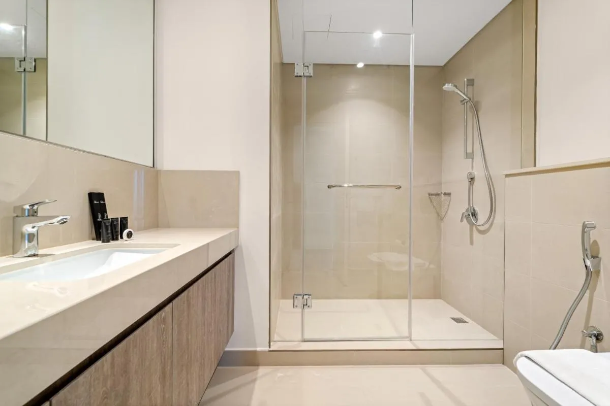 ⁨Luxury 4BR with full Burj Khalifa and Fountain View - 5Min to Dubai Mall⁩ — صورة 41