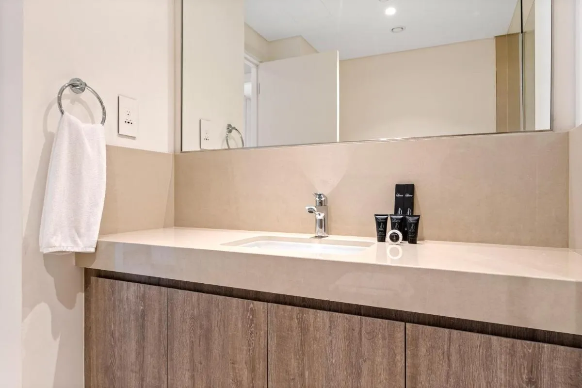 ⁨Luxury 4BR with full Burj Khalifa and Fountain View - 5Min to Dubai Mall⁩ — صورة 39